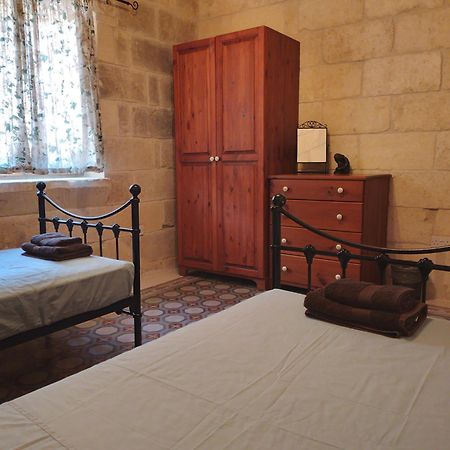 Geligiz Farmhouse Ghajnsielem Bagian luar foto